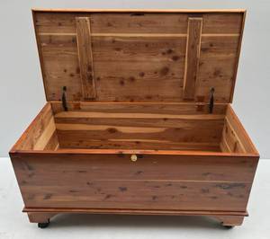 lot 246 image: Antique Cedar Chest 44 x 20 x 21 With Wheels