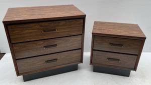 lot 255 image: Vintage Bassett Furniture  Modern Style Parkwood Finish Two Drawer Night Stand And Three Drawer Chest (Dove Tail Drawers)