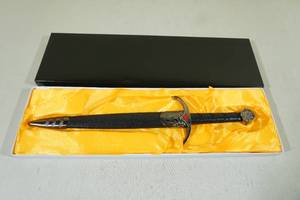 lot 62 image: Crusade Style Collector Knife