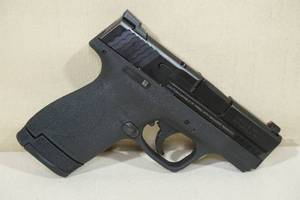 lot 1 image: NEW Smith & Wesson M&P9 Shield 2.0 9mm Luger Semi-Auto Pistol - 3 Magazines