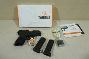 lot 3 image: NEW Taurus G2C .40 S&W Semi-Auto Pistol - 2 Magazines
