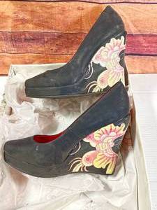 Womens Ed Hardy Size 7 Shoes