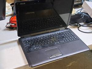 lot 204 image: Asus 16 Laptop Computer