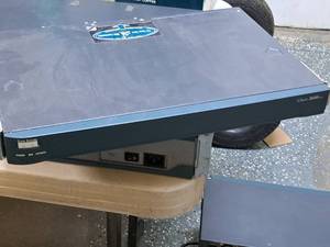 lot 214 image: Cisco 2600 Series Rack-Mount Switch
