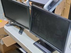 lot 238 image: Lot of (2) Acer Computer Monitors - 19 and 20