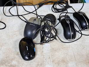 lot 248 image: Computer Mouse - Wired (x4), Wireless (x1)