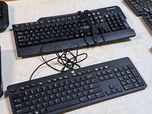 lot 253 image: Lot of (2) Wired Computer Keyboards