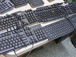 lot 255 image: Lot of (4) Dell Wired Computer Keyboards