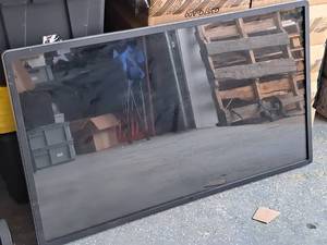 lot 1 image: Elo Touch Solutions 55 Touch Monitor ET5501L