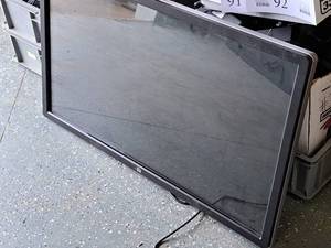 lot 2 image: Elo Touch Solutions 42 Touch Monitor ECMG2