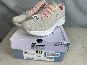 New Skechers Arch Comfort Shoes - Size 11