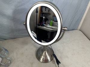 LED Lit Magnification Mirror
