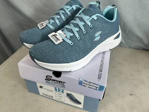 New Skechers Arch Comfort Shoes - Size 12