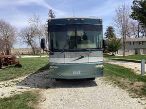 lot 1 image: 2005 Itasca Meridian 36G by Winnebago