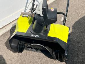 lot 1 image: Ryobi Lithium 40V Snow Blower