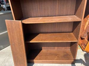 lot 3 image: Wood BookShelf