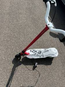 lot 10 image: Avigo Extreme Electric Scooter