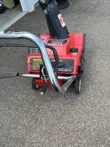 lot 18 image: Toro CCR 2000 Snow Blower