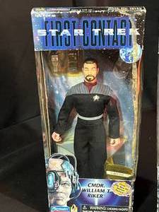 lot 36 image: Star Trek First Contact Collectors Figures