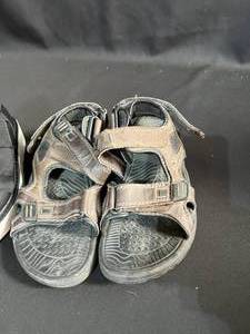 lot 77 image: Assorted Womens Shoes