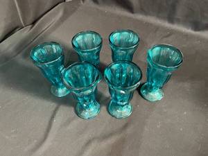 lot 86 image: Set of 6 Blue Parfait Glasses
