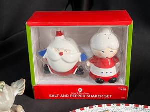 lot 85 image: Holiday Gibson China, Christmas Decor