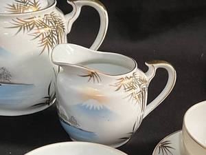 lot 87 image: Kutani China Set
