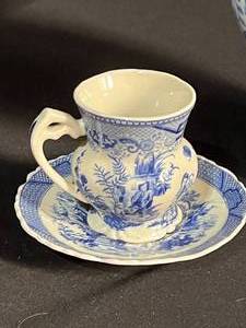 lot 88 image: Blue and White China and Jar