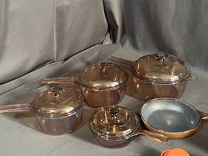 lot 94 image: Visions Heat N Eat Set