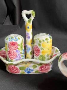 lot 102 image: Tabletops Gallery Jardine Handpainted Decor