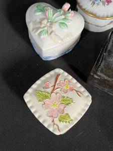 lot 105 image: Jewelry Boxes and Other Home Decor Containers