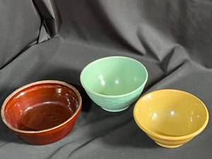 lot 109 image: Vintage Bread Bowls