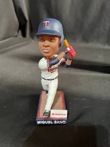 lot 130 image: Twins Bobblehead Collectors Figures Lot 3