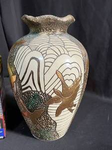 lot 134 image: Star Shower Window Wonderland, Decorative Pot