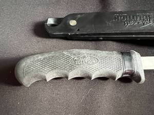 lot 137 image: The Fishermans Solution Knife