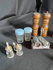 lot 139 image: Assorted Salt & Pepper Shakers, Lot 2, Vintage & Wood Style