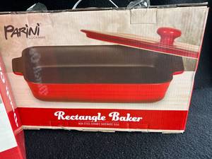 lot 143 image: Parini Cookware Dutch Oven, Rectangular Baker