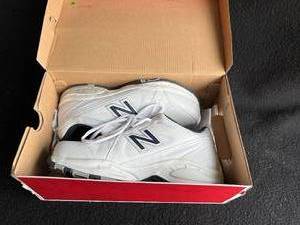 lot 148 image: New Balance Sneakers