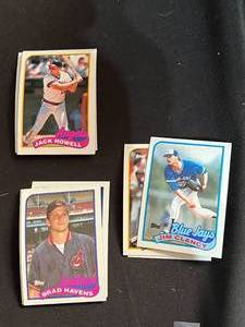 lot 158 image: 1989 Topps Baseball Cards Lot 1