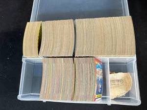 lot 171 image: Baseball Cards in Collectors Case - Lot 7
