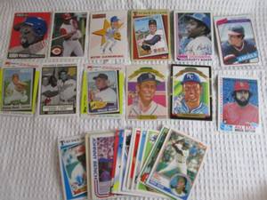 lot 4 image: 30 Baseball Hall of Fame Cards...