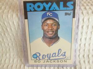 lot 18 image: 1986 Topps Traded Bo Jackson Rookie...