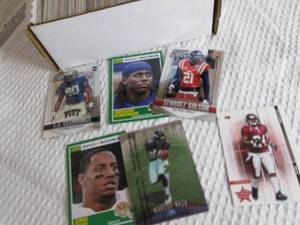 lot 27 image: Box of Assorted Football Rookie Car...