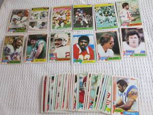 lot 42 image: 50 1981 Topps Football Cards...