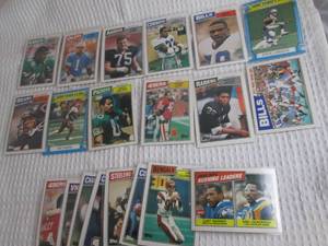lot 124 image: Assorted 1987 Topps Football Cards...