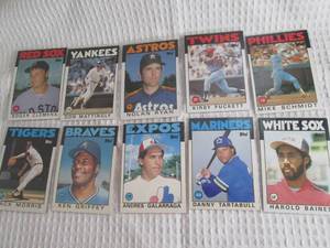 lot 130 image: Assorted 1986 Topps Baseball Cards...