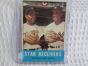 lot 139 image: 1963 Topps Earl Battey & Elston How...