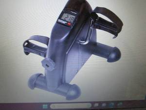 lot 366 image: Wakeman Fitness Mini Pedal Recumben...