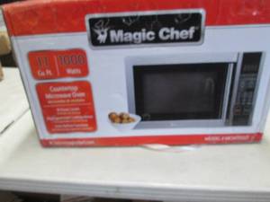 lot 374 image: Magic Chef 1.1 cu. ft. 1000-Watt Mi...
