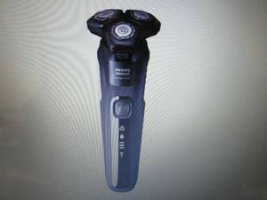 lot 392 image: Philips Norelco Shaver 5300 Wet & D...